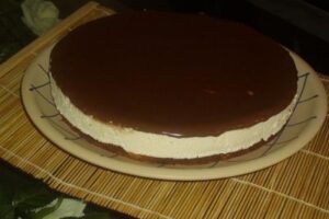 Торт «Пташине молоко» на згущеному молоці