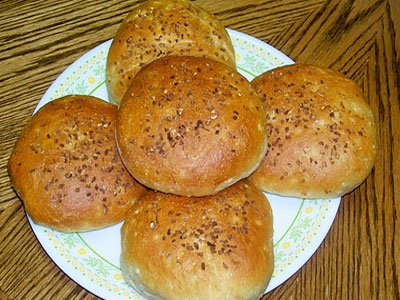 булки на тарілці