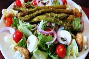 Маринована спаржа