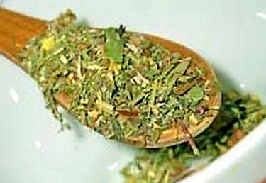 Подрібнюємо сушений кріп і м'яту