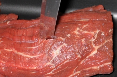 свіжа вирізка яловичини