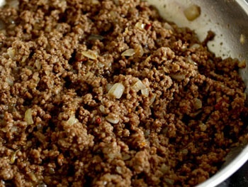 тушкуємо м'ясний фарш з овочами