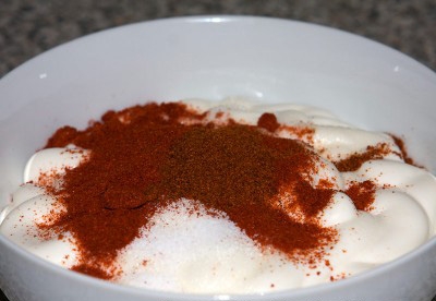 сметана зі спеціями