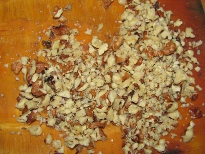 Подрібнюємо горіхи