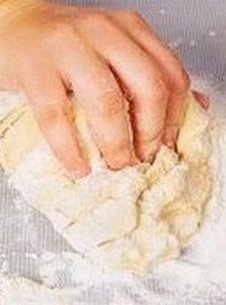 замішуємо еластичне тісто