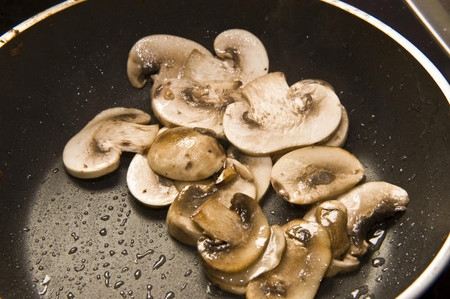 Печериці смажаться