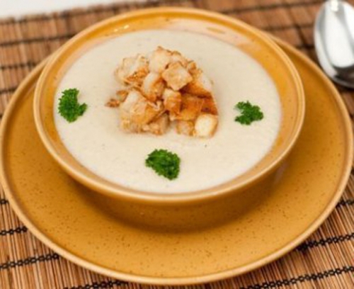 подаємо грибний крем-суп