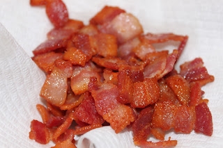 шкварки викладаємо на паперовий рушник