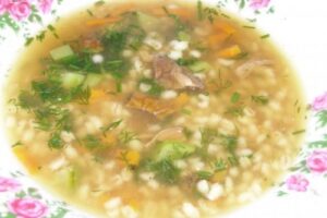 Суп з перлової крупи з грибами