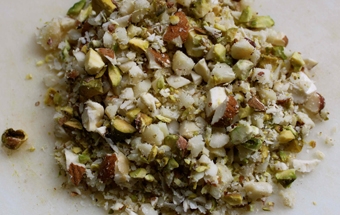 подрібнюємо волоський горіх