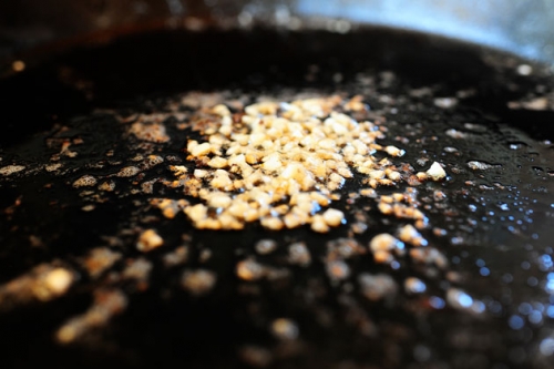 обсмажуємо часник