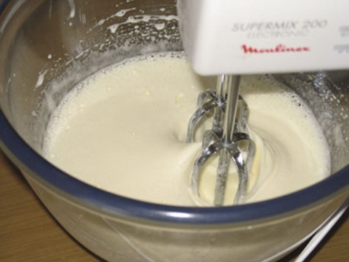 Крок 1: підготуємо білки для тіста.