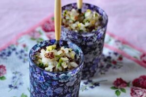 Рис з родзинками і горіхами