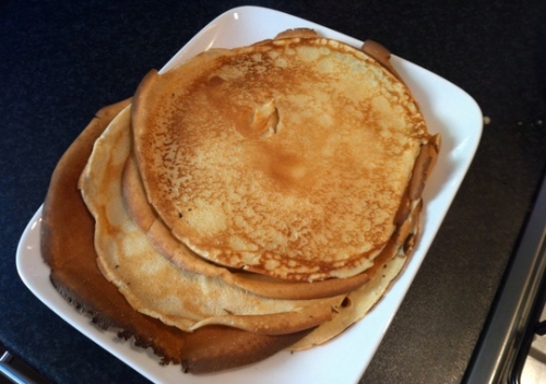 млинці на тарілці