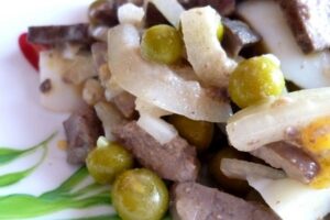 Салат "І печінка може бути пікантною&;"