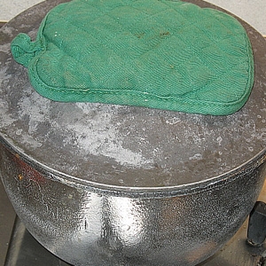 казан з м'ясом і овочами