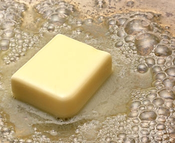 розчиняємо вершкове асло в окропі