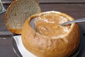 Чеська суп у хлібі