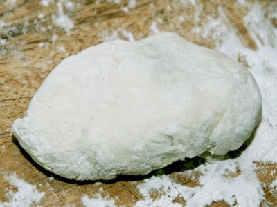 пиріжок на столі