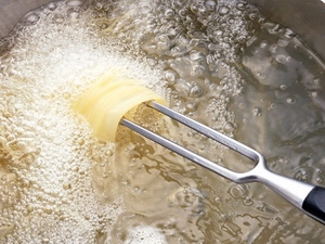 варимо листи для лазаньї