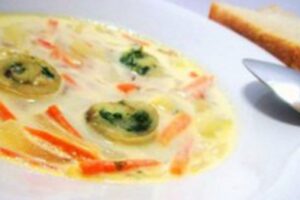 Вершковий суп з рибними спіральками