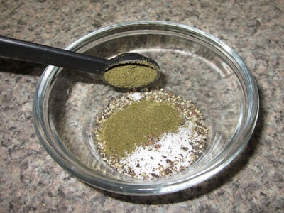 орегано в піалі