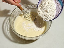 Додаємо борошно