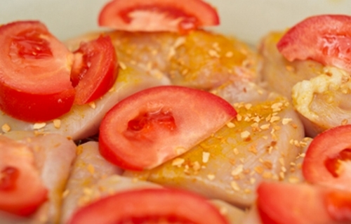 викладаємо помідори на філе