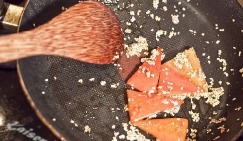 перець з кунжутом