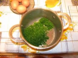 змішуємо зелень з яйцем