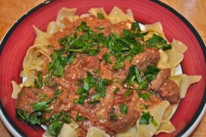 Яловичина з макаронами