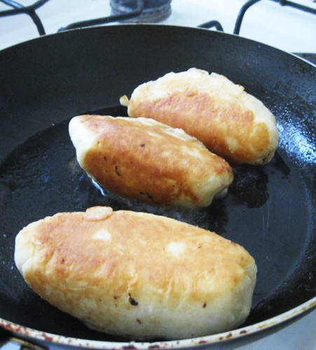 Обсмажуємо пиріжки