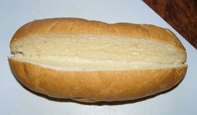 Розрізаємо булочку