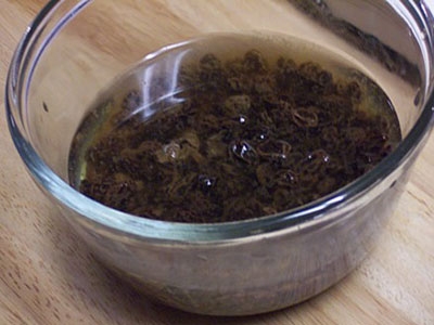 родзинки у воді