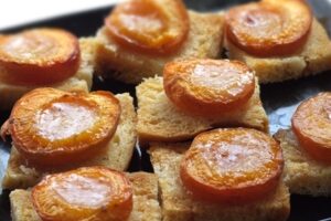 Тартинки з абрикосами