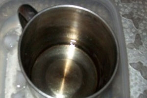 наливаємо в ємність воду