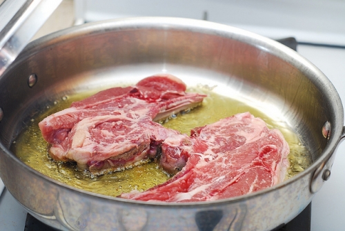 обсмажуємо баранину