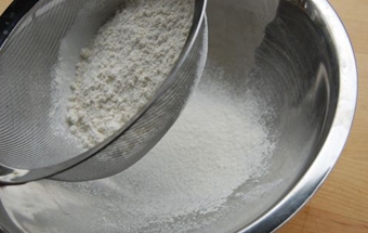 просіваємо борошно