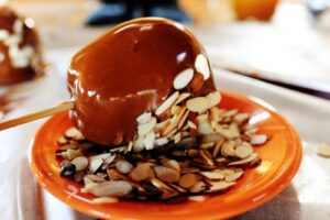 Яблука в карамелі