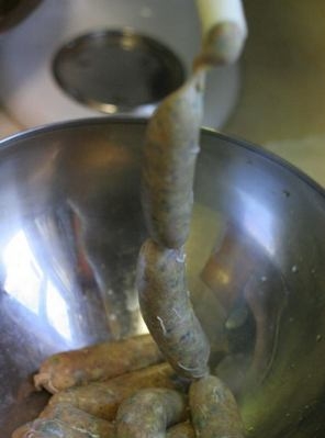 перекручуємо в місці поділу ковбасок