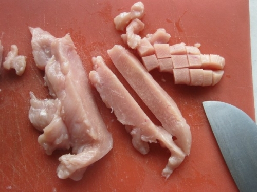 нарізаємо кубиками м'ясо