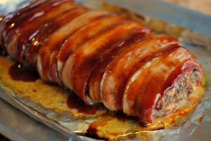 М&;ясний рулет в соусі барбекю