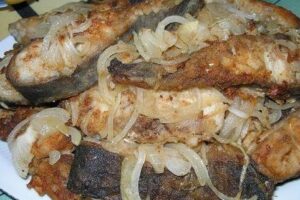 Сом, запечена на вугіллі