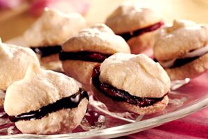 Безе з кавовою начинкою