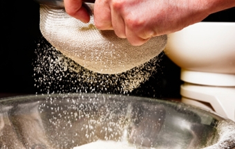 просіваємо борошно