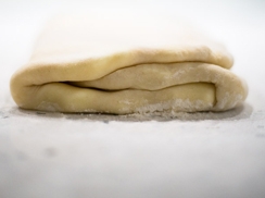 складаємо тісто навпіл