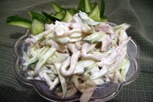 Салат з кальмарів і свіжих огірків