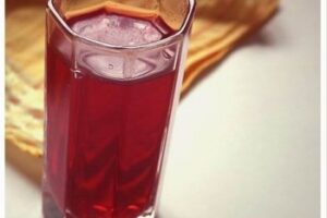 Яблучно &; брусничний компот