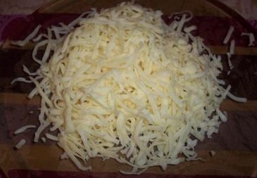 Натираємо сир
