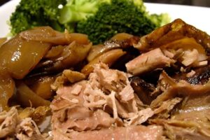 Бараняча нога, запечена у фользі